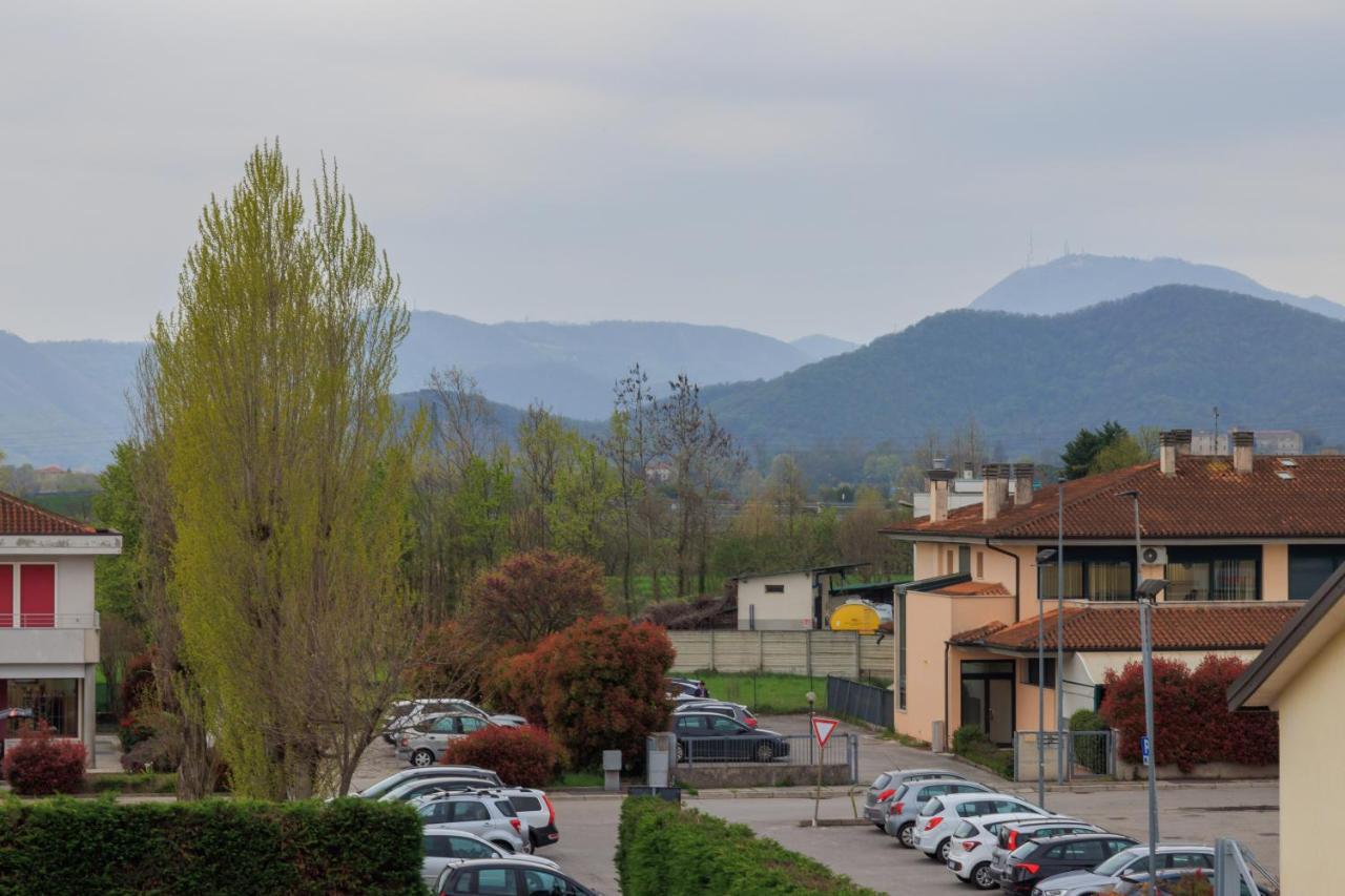 Giotto Guesthouse Due Carrare Bagian luar foto